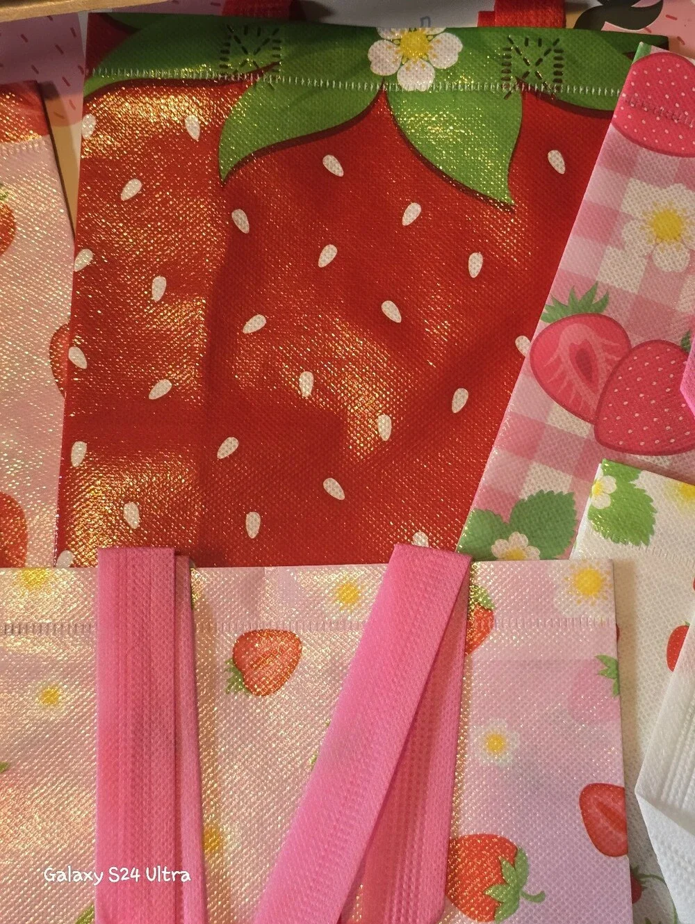 Strawberry 🍓 Decor Gift Bags 6pk NEW